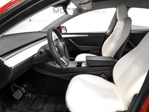 Used 2023 Tesla Model Y AWD image 4