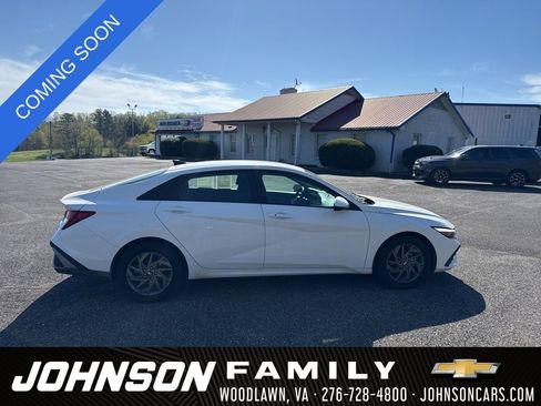 Used 2024 Hyundai Elantra SEL FWD image 7