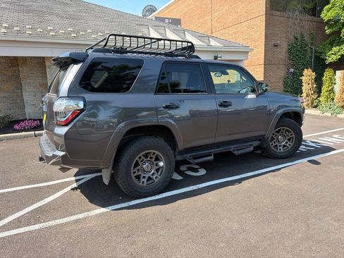 Used 2020 Toyota 4Runner Venture w/ Moonroof Package AWD/4WD image 6