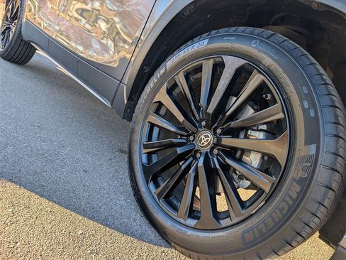 Used 2023 Toyota Highlander XSE image 7