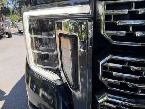 Used 2022 GMC Sierra 3500 Denali AWD/4WD image 10
