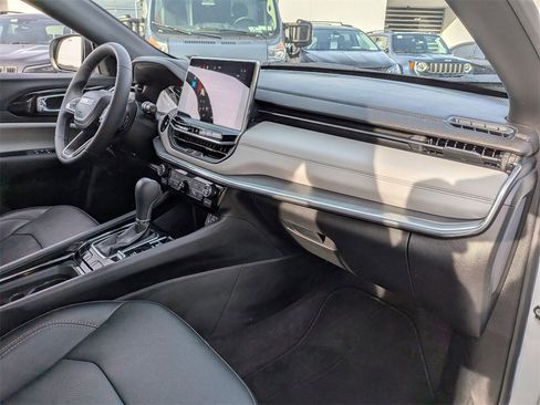 Certified 2023 Jeep Compass Limited image 21