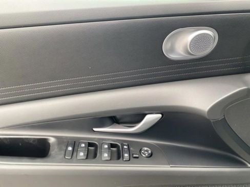 New 2026 Hyundai Elantra SE image 12