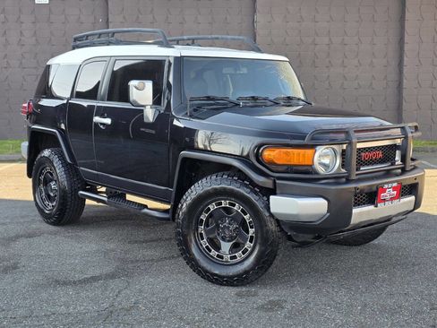 Used 2009 Toyota FJ Cruiser Base 4x4 4dr SUV 5A image 3
