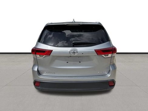 Used 2019 Toyota Highlander XLE AWD/4WD image 6