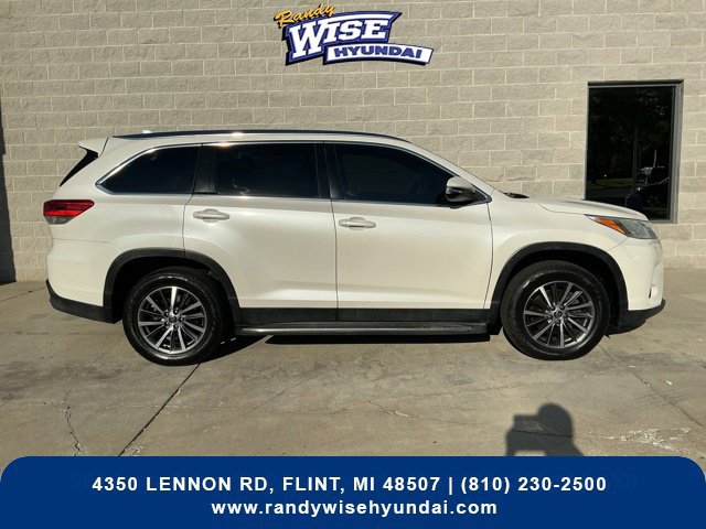 Used 2019 Toyota Highlander XLE FWD image 4