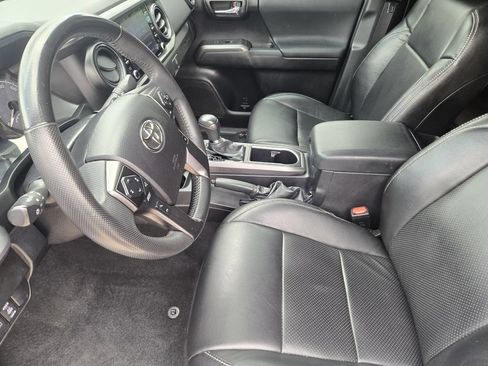 Used 2021 Toyota Tacoma TRD Off-Road AWD/4WD image 18