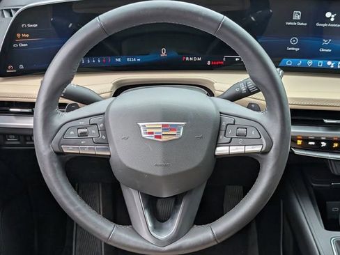 Used 2024 Cadillac XT4 Luxury w/ Cold Weather Package FWD image 11