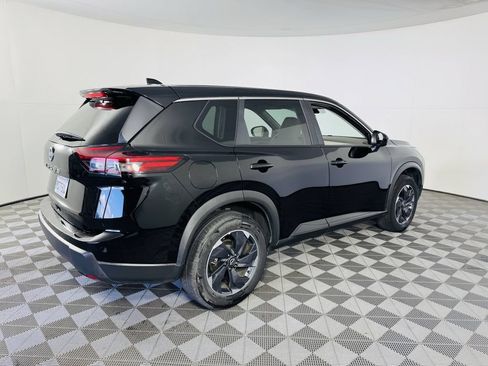 Used 2025 Nissan Rogue SV FWD image 2