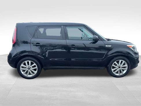 Used 2018 Kia Soul + image 9