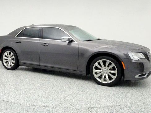 Used 2021 Chrysler 300 Touring w/ Chrome Appearance Package image 3