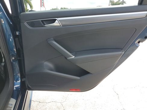 Used 2018 Volkswagen Passat 2.0T R-Line image 38