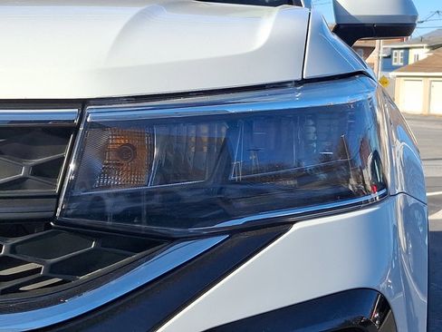 Used 2022 Volkswagen Taos SE image 8