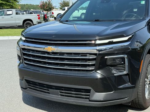 Used 2024 Chevrolet Traverse LT FWD image 9