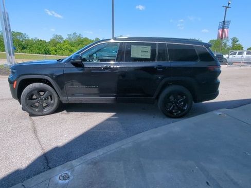 New 2026 Jeep Grand Cherokee L Limited w/ Limited Altitude Package AWD/4WD image 34