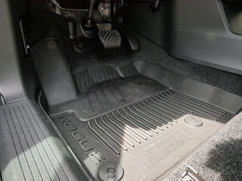 Used 2026 Nissan Rogue Dark Armor FWD image 17