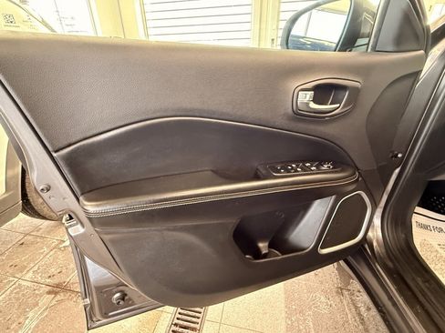 Used 2019 Jeep Compass Latitude w/ Cold Weather Group image 30