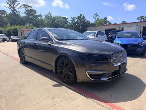 Used 2017 Lincoln MKZ Reserve FWD image 4