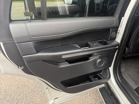 Used 2019 Ford Expedition XLT w/ Equipment Group 202A AWD/4WD image 34