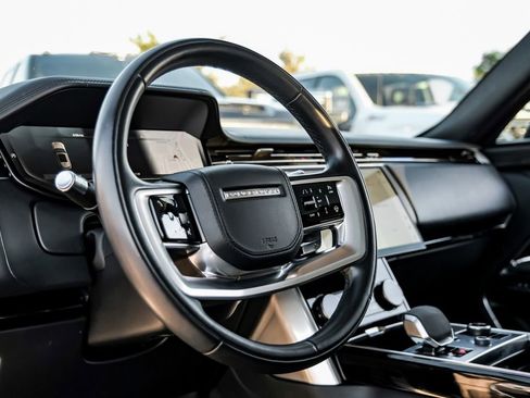 Used 2022 Land Rover Range Rover SE image 11