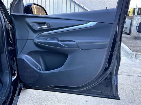 Used 2023 Chevrolet Bolt EUV LT w/ Comfort Package image 22