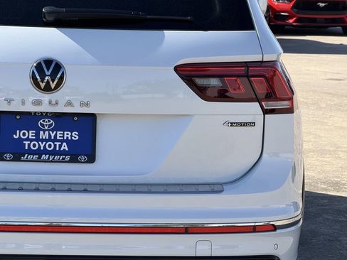 Used 2023 Volkswagen Tiguan SEL R-Line AWD/4WD image 9