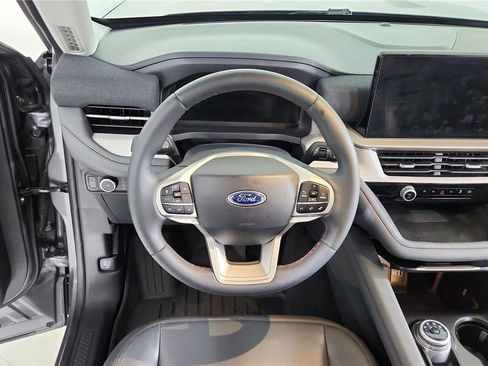 Used 2025 Ford Explorer Active w/ Active Comfort Package AWD/4WD image 19