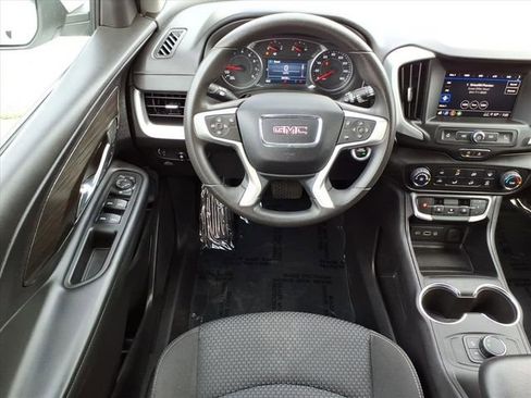 Used 2024 GMC Terrain SLE FWD image 16