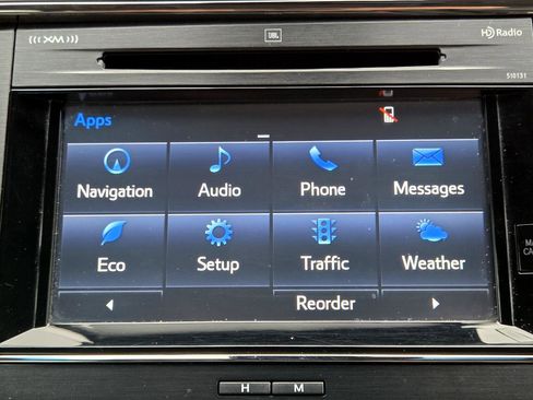 Used 2018 Toyota Avalon Limited image 22