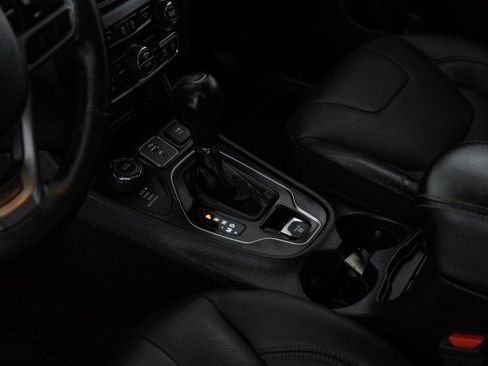 Used 2019 Jeep Cherokee Limited image 23