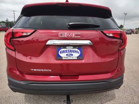 Used 2019 GMC Terrain SLE w/ Driver Convenience Package FWD image 4