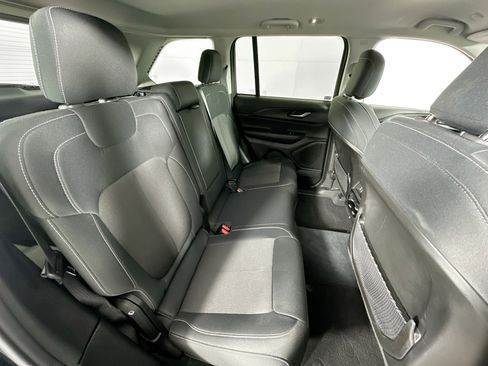 Used 2023 Jeep Grand Cherokee Laredo image 24