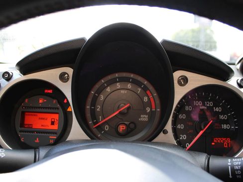 Used 2014 Nissan 370Z Coupe image 25