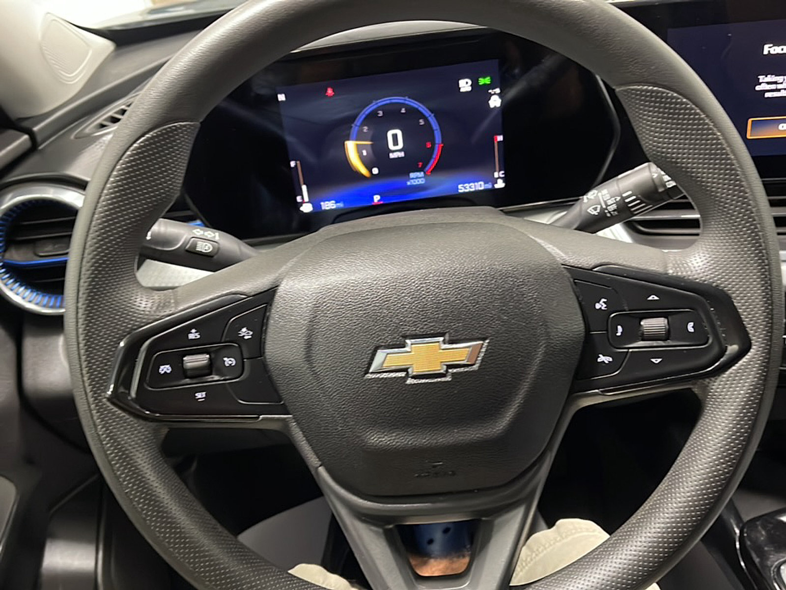 Used 2025 Chevrolet Trax LT FWD image 4