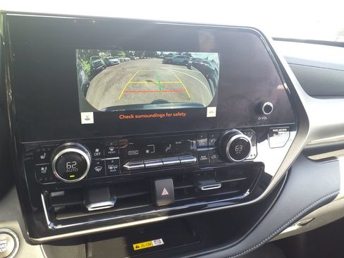 Used 2023 Toyota Highlander Limited FWD image 33