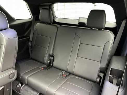 Used 2022 Chevrolet Traverse Premier w/ Redline Edition AWD/4WD image 16