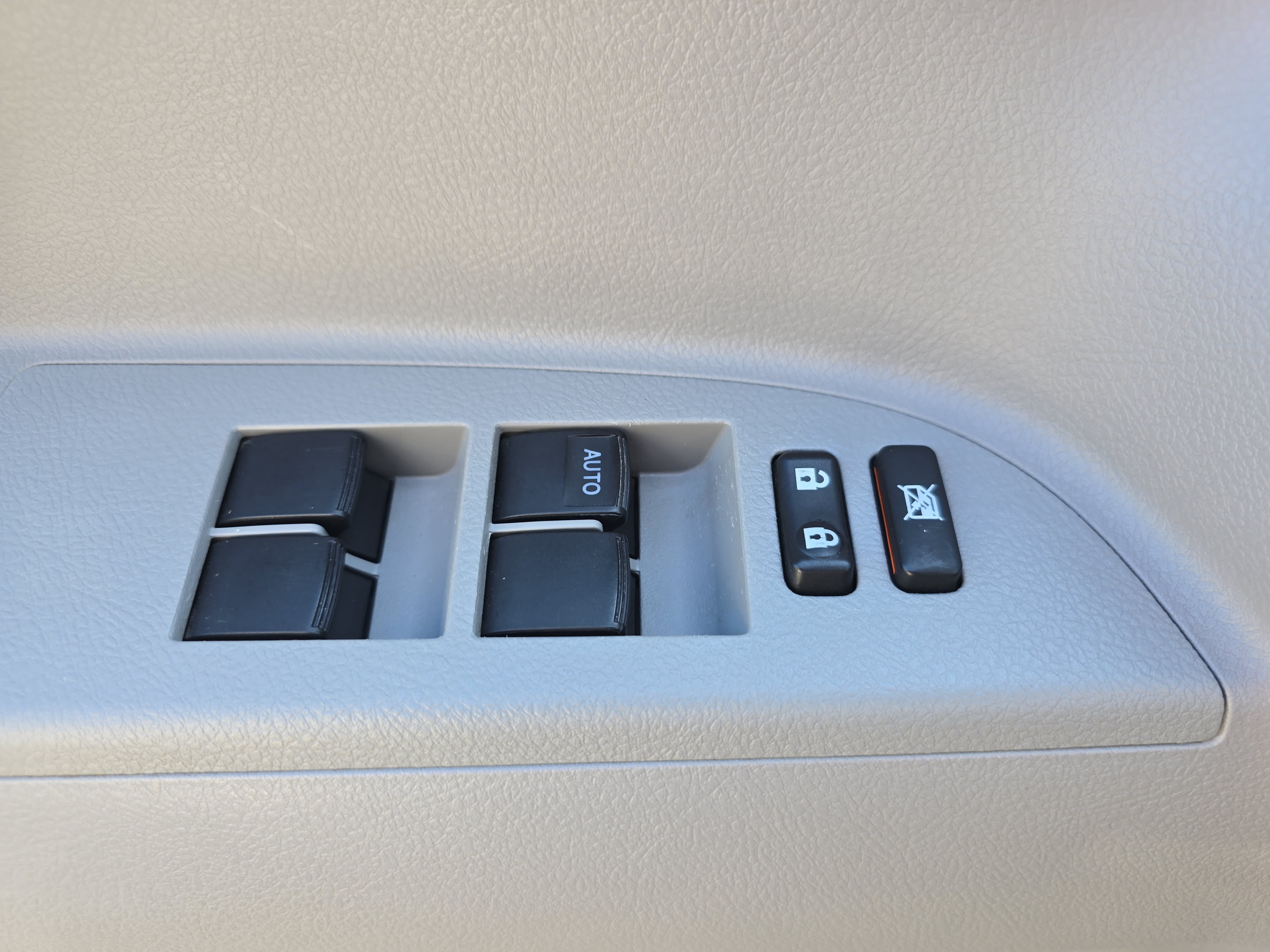 Used 2013 Toyota Highlander Plus FWD image 27
