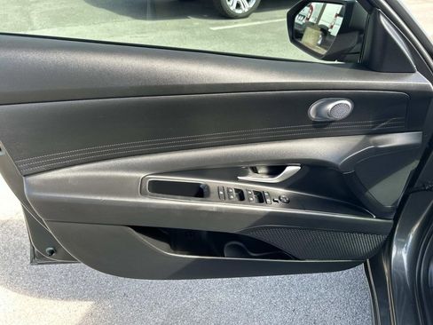 Used 2024 Hyundai Elantra SE FWD image 20