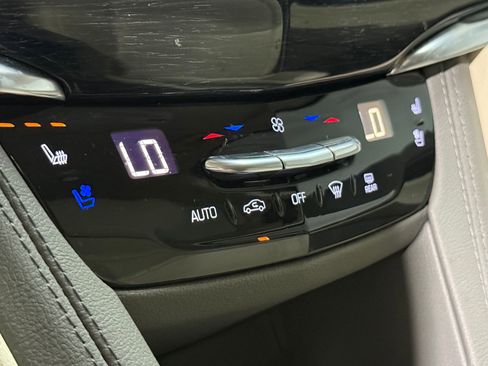 Used 2021 Cadillac XT6 Premium Luxury image 28