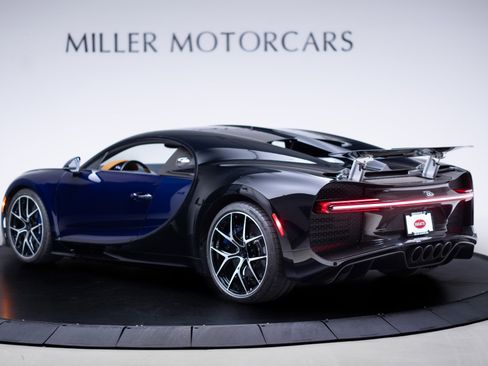 Used 2020 Bugatti Chiron image 3