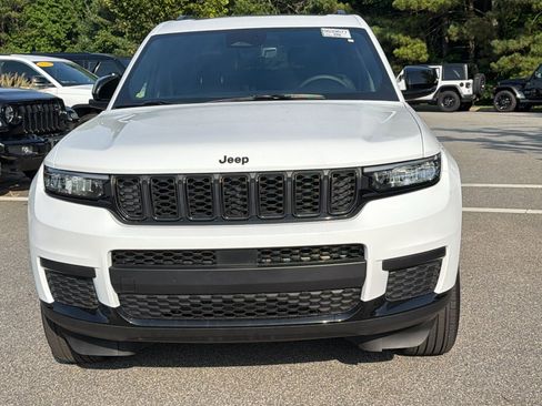Used 2025 Jeep Grand Cherokee L Altitude AWD/4WD image 3