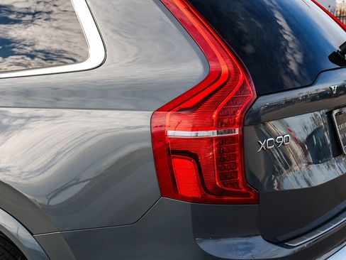 Used 2023 Volvo XC90 B5 Plus w/ Protection Package Premier image 12
