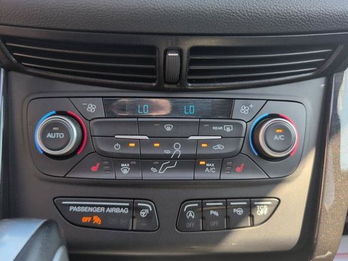 Used 2019 Ford Escape Titanium AWD/4WD image 23