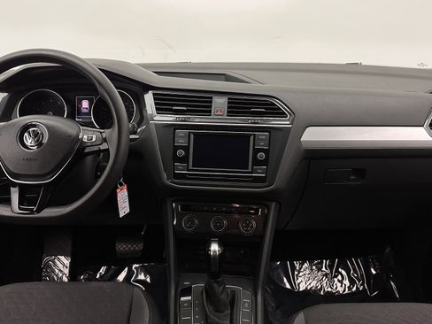 Used 2020 Volkswagen Tiguan S image 25