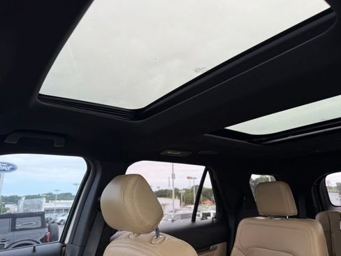 Used 2017 Ford Explorer Limited w/ Equipment Group 301A FWD image 37