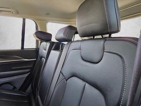 Used 2023 Jeep Grand Cherokee Limited AWD/4WD image 16