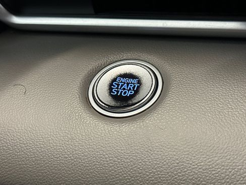 Used 2023 Hyundai Elantra SEL FWD image 17
