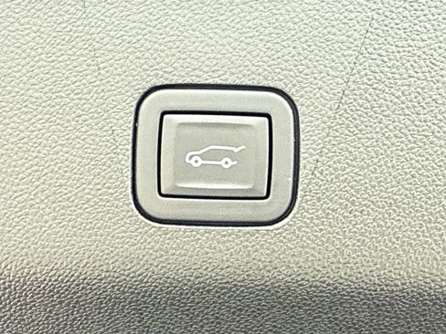 Used 2024 GMC Yukon Denali RWD image 13