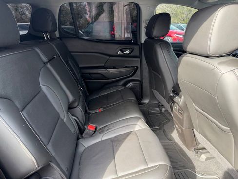 Used 2023 GMC Acadia SLT image 9