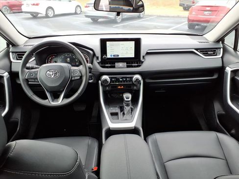 Used 2025 Toyota RAV4 XLE Premium image 28